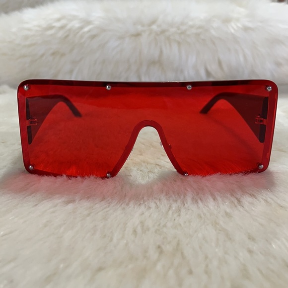 Accessories - Oversize Sunglasses